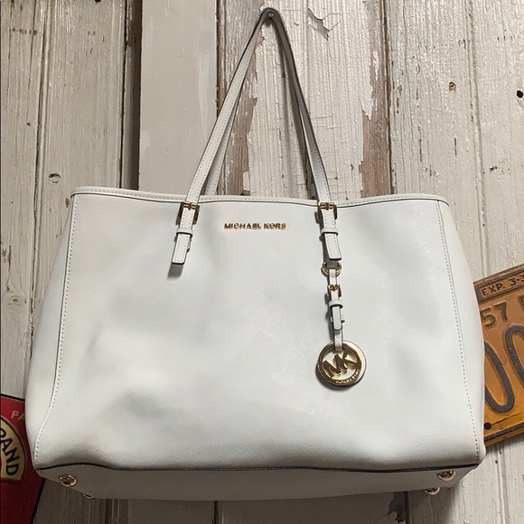 Michael Kors Jet Set Travel Tote - Picture 2 of 8